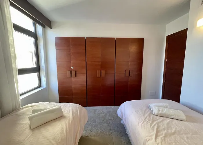 Exclusive Beachfront - Pool - Paddle - Tenis - Wifi - Aircon