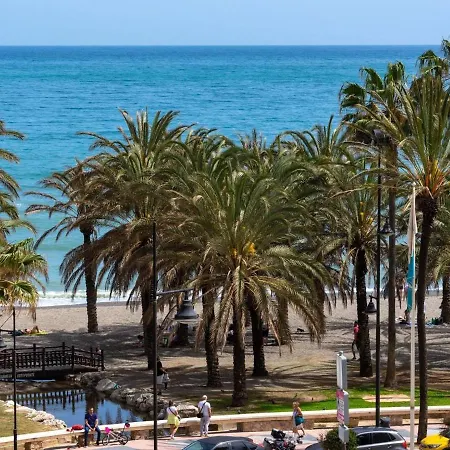 Exclusive Beachfront - Pool - Paddle - Tenis - Wifi - Aircon شقة توريمولينوس
