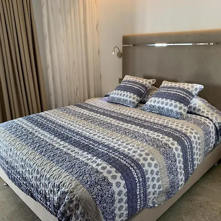 Апартаменти Exclusive Beachfront - Pool - Paddle - Tenis - Wifi - Aircon Торремолінос