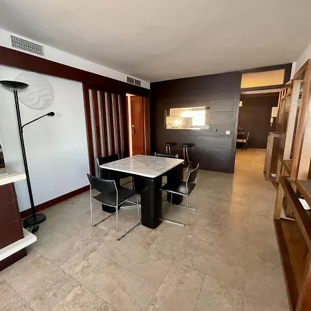 Exclusive Beachfront - Pool - Paddle - Tenis - Wifi - Aircon Apartment
