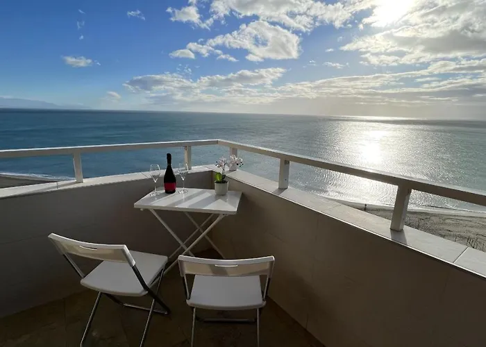 Exclusive Beachfront - Pool - Paddle - Tenis - Wifi - Aircon