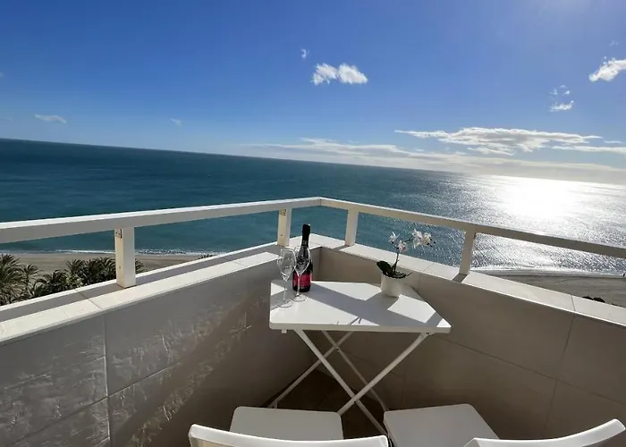 Exclusive Beachfront - Pool - Paddle - Tenis - Wifi - Aircon *